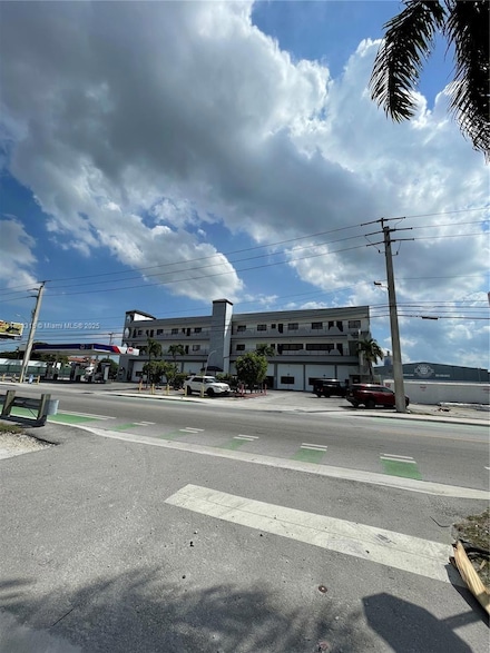 11710 NW South River Dr Unit 304, Medley, FL 33178
