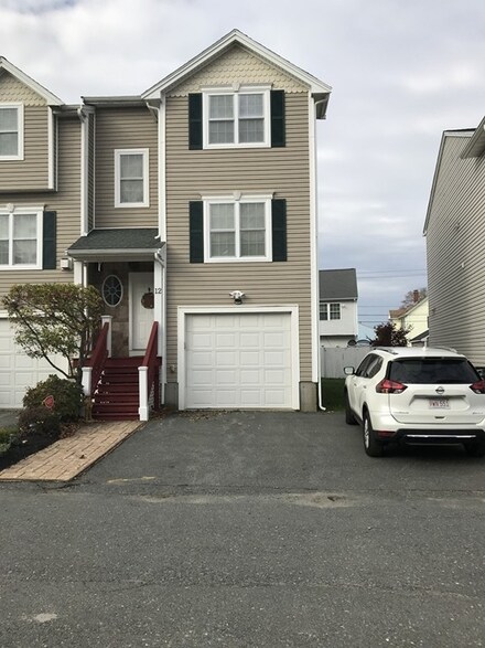 40 Winchester Ln Unit 12, Fall River, MA 02721