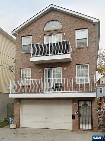 32 Grant Ave, Jersey City, NJ 07305