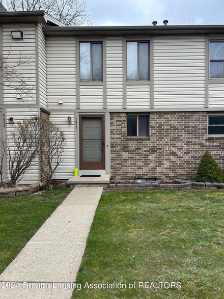 5872 Okemos Rd Unit 12, Haslett, MI 48840