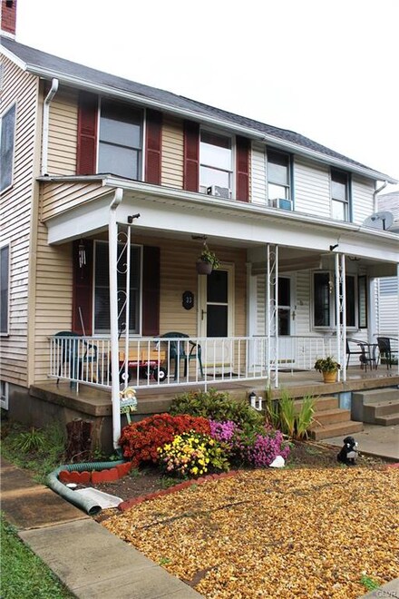 33 W 3rd St, Alburtis, PA 18011