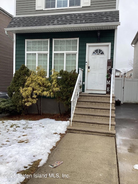 11 van Name Ave, Staten Island, NY 10303