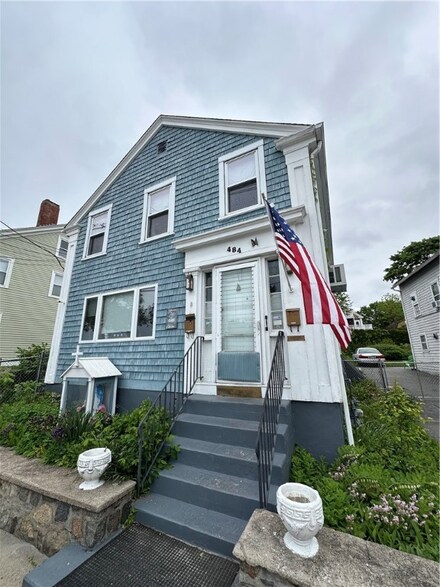 484 Thames St, Bristol, RI 02809