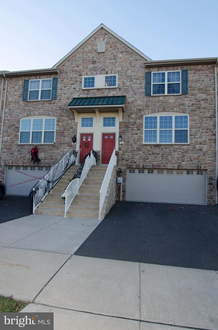 50 Bowman Dr, Feasterville-Trevose, PA 19053