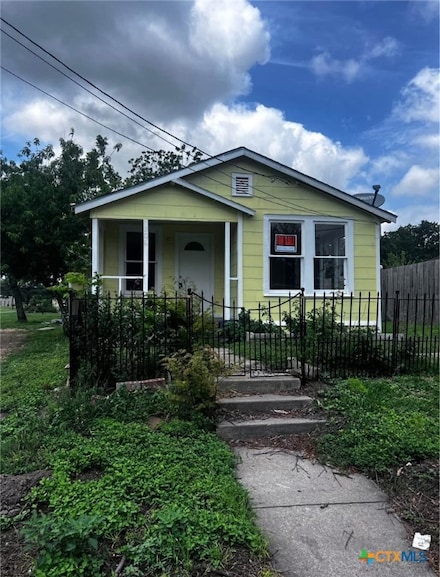 706 E Virginia Ave, Victoria, TX 77901