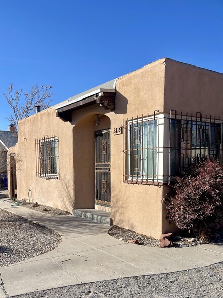 2115 Coal Place SE, Albuquerque, NM 87106