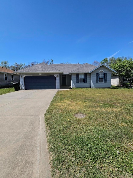 1695 S Burks Ave, Springfield, MO 65807