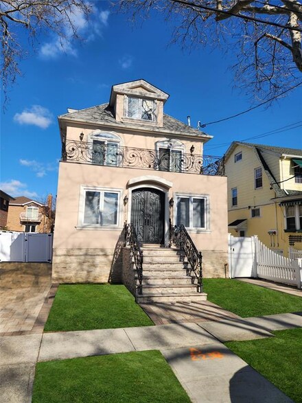 154-33 11th Ave, Flushing, NY 11357