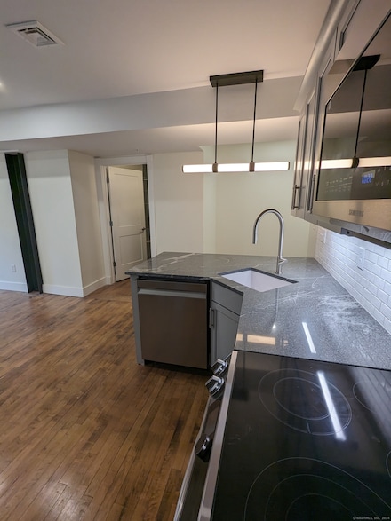 133 Bank St Unit 2H, New London, CT 06320