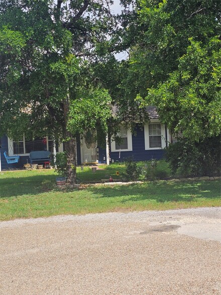 158 County Road 1733, Clifton, TX 76634