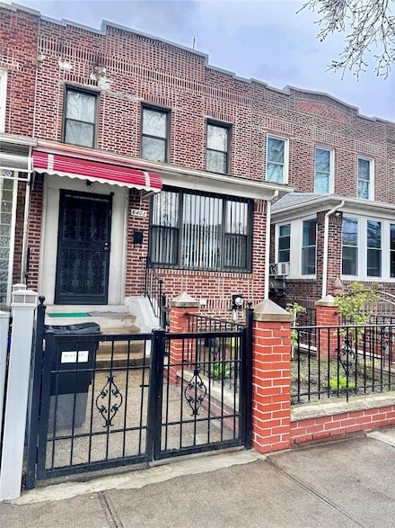 64-03 35th Ave, Flushing, NY 11377