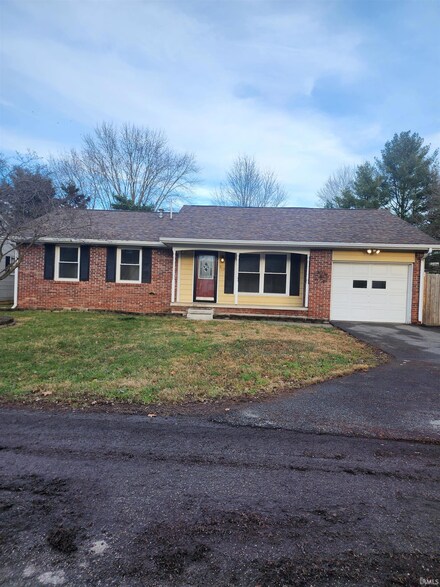 513 Sunnyside Dr, Peru, IN 46970