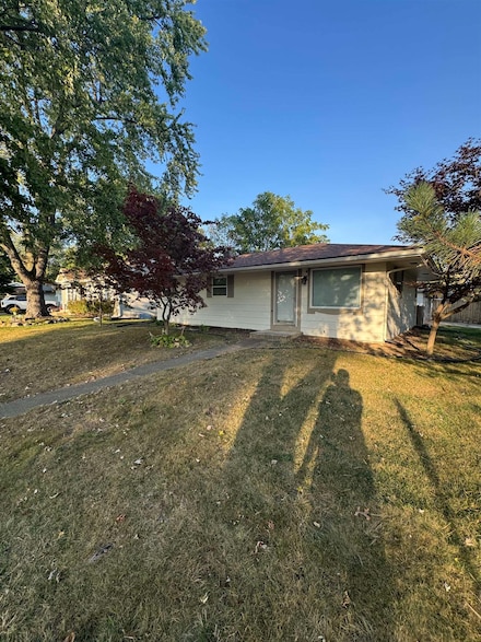 1120 Esmond Dr, Rockford, IL 61108