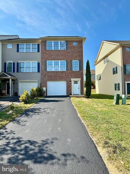 65 Effie Ln, Martinsburg, WV 25404