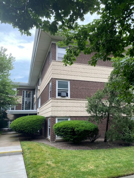 5615 N Mozart St, Chicago, IL 60659