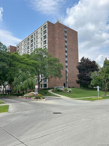 21800 Morley Ave Unit 104, Dearborn, MI 48124