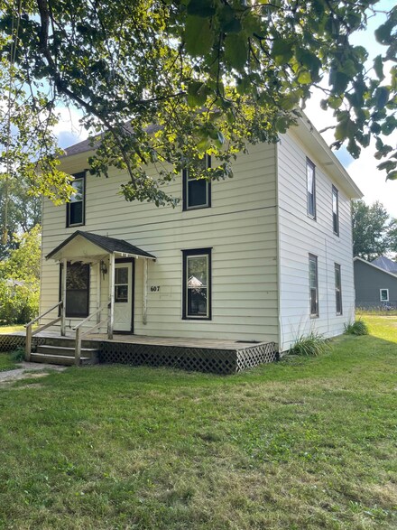 607 N Hazeldell Ave, Crandon, WI 54520