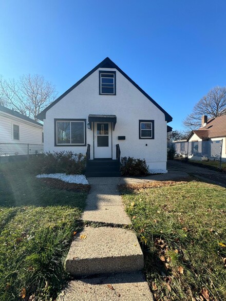 1063 Norton St, Saint Paul, MN 55117