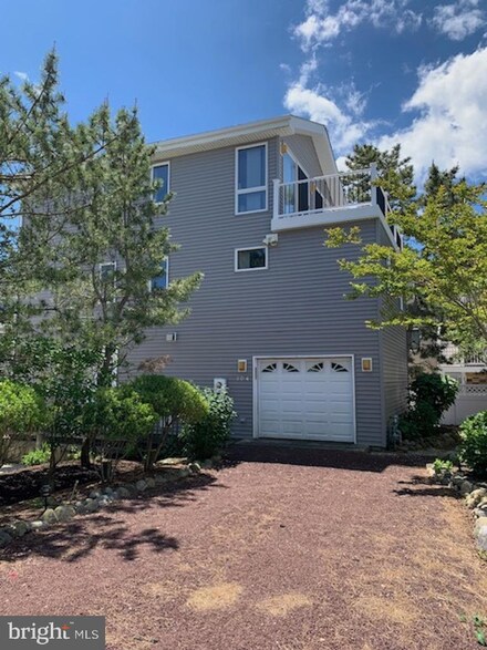 104 W Hobart Ave, Beach Haven, NJ 08008