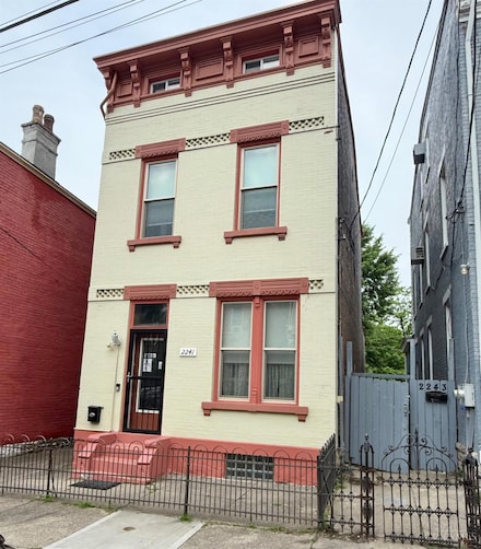 2241 Flora St, Cincinnati, OH 45219