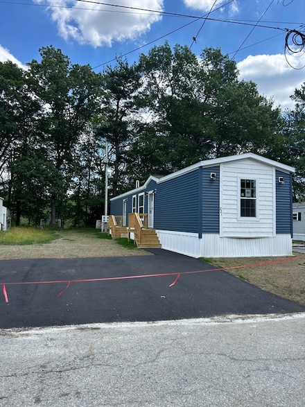 221 Shoreline Dr, Tewksbury, MA 01876