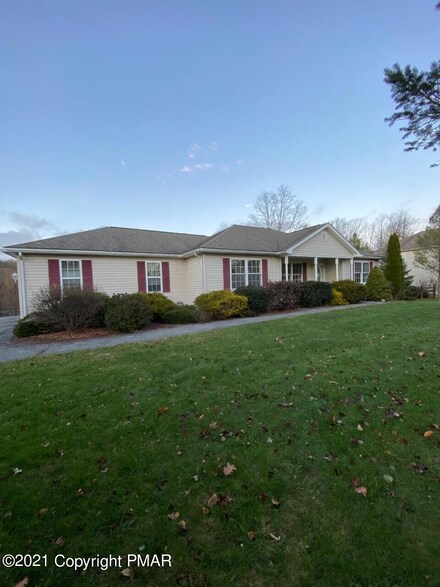 135 High Point Dr, Saylorsburg, PA 18353