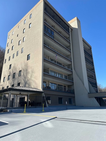 655 W Whitaker Blvd, Huntington, WV 25701