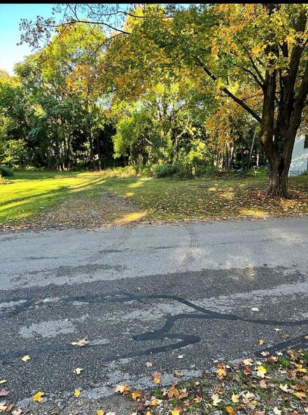 433 Charlotte Ave NW, Grand Rapids, MI 49504