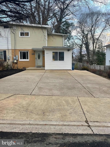 10710 Maple St, Fairfax, VA 22030