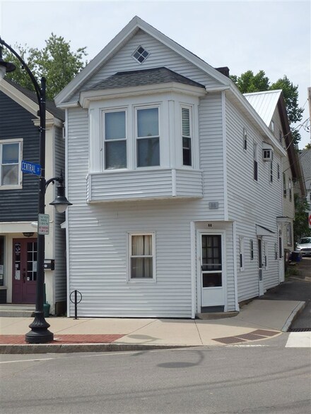 88 Main St, New Market, NH 03857