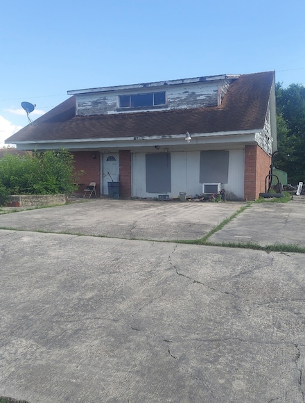 17202 Woodburn Dr, Houston, TX 77049