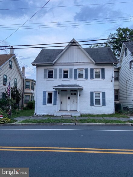 32 Hanover St, Pemberton, NJ 08068