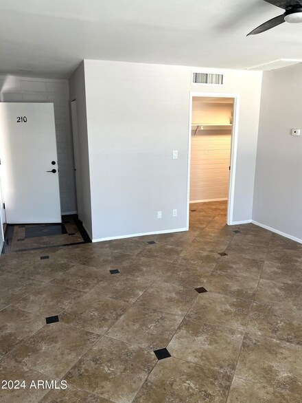 2603 W Rose Ln Unit B210, Phoenix, AZ 85017