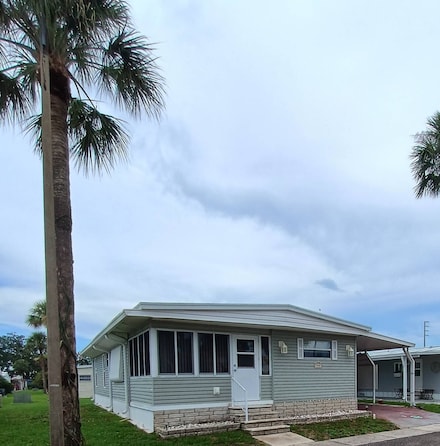 483 Robin Ln, Largo, FL 33770