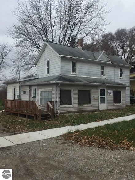 409 N Maple St, Ithaca, MI 48847