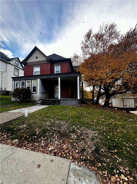 585 Allison Ave, Washington, PA 15301