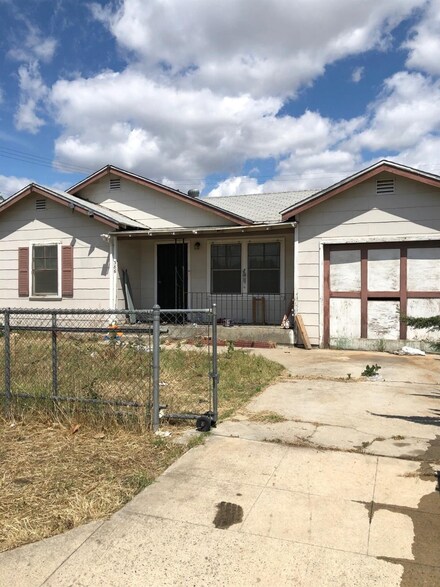 386 N Humboldt Ave, Fresno, CA 93706
