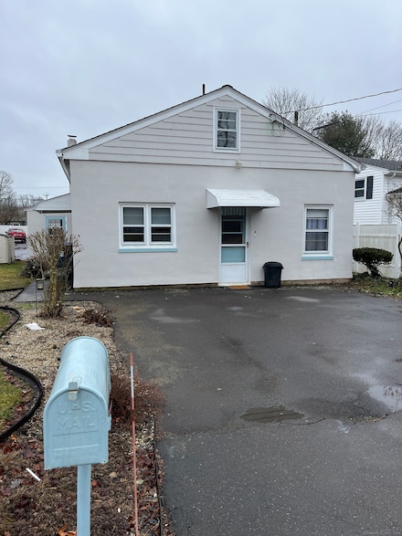 4 Fairlawn Ave, Branford, CT 06405