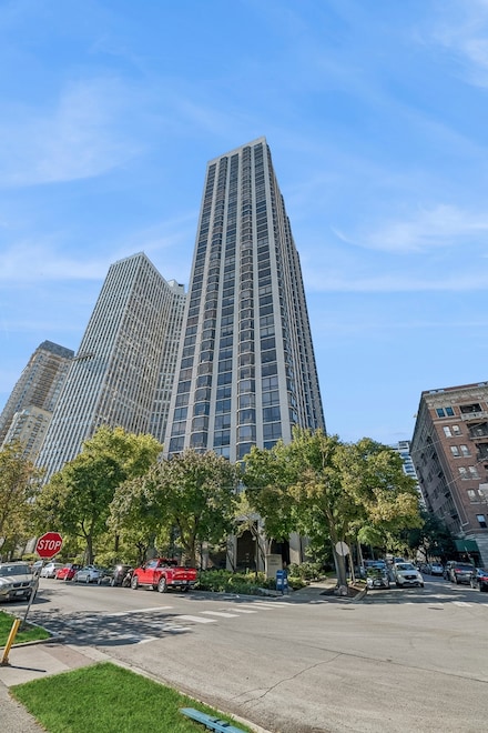 2650 N Lakeview Ave Unit 710, Chicago, IL 60614