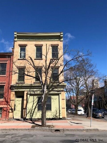 373 Madison Ave, Albany, NY 12210