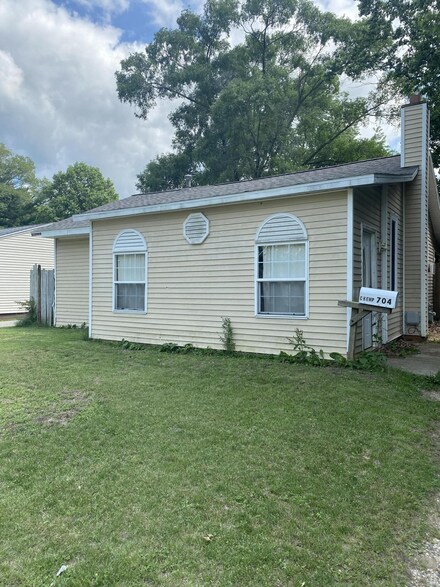 704 Alma St, Dowagiac, MI 49047
