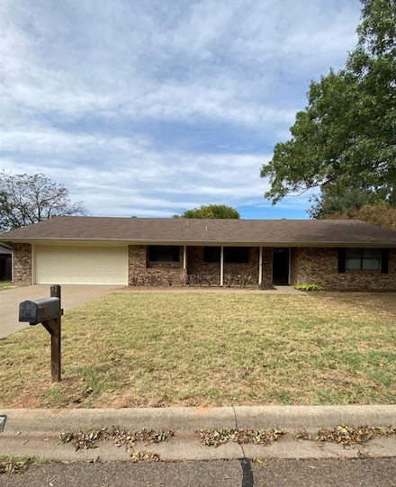 1307 3rd St, Granbury, TX 76048