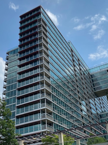 9655 Woods Dr Unit 1404, Skokie, IL 60077