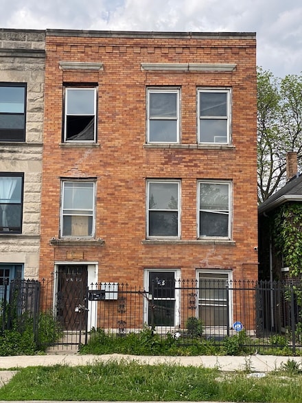 3314 W Carroll Ave, Chicago, IL 60624