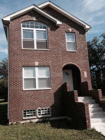 5749 S Perry Ave, Chicago, IL 60621