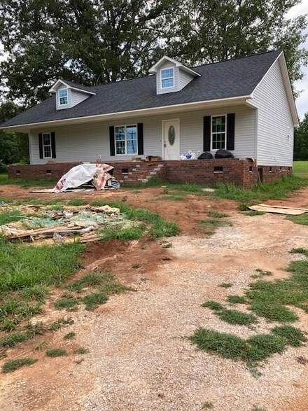 6079 Wylie Ave, Hickory Grove, SC 29717