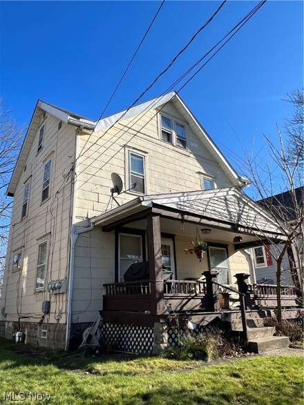 2295 11th St SW, Akron, OH 44314