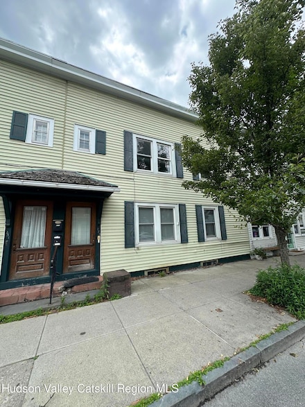 231 Warren St Unit Upstairs, Hudson, NY 12534