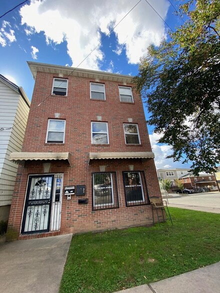 81 Waverly St, Jersey City, NJ 07306
