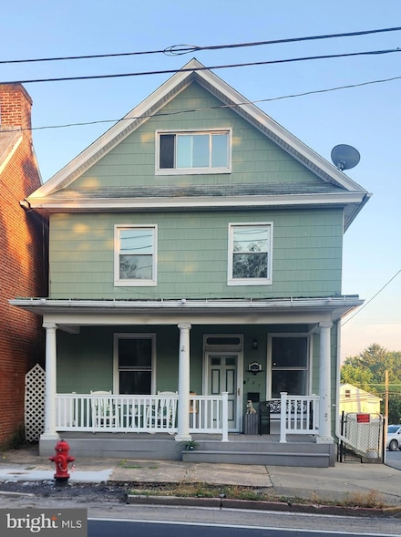 221 Main St, New Windsor, MD 21776